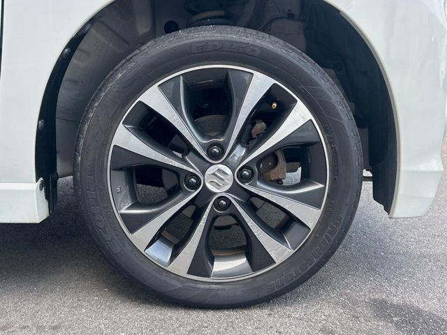 �y����15�C���`�A���~�z�C�[���z�O�ςɃ}�b�`���������A���~�z�C�[���𑕒����Ă���܂��B�e��ЊO�A���~�z�C�[����A�X�^�b�h���X�^�C�����戵�����Ă���܂��B���񂲑��k����������