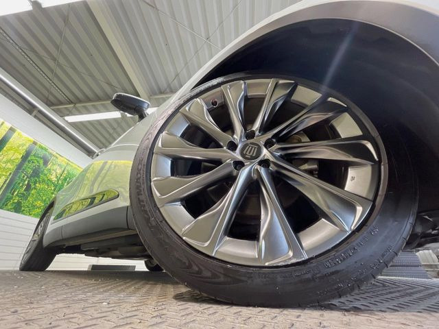 �y����21�C���`�A���~�z�C�[���z�O�ςɃ}�b�`���������A���~�z�C�[���𑕒����Ă���܂��B�e��ЊO�A���~�z�C�[����A�X�^�b�h���X�^�C�����戵�����Ă���܂��B���񂲑��k����������
