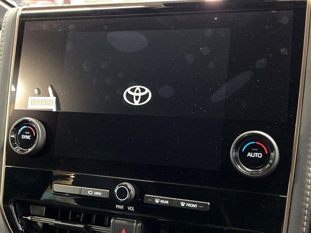 �y9.8�C���` �f�B�X�v���C�I�[�f�B�I�z���ʂ̃f�B�X�v���C��AppleCarPlay��AndroidAuto�����p�\�B�傫�ȉ�ʂŃX�}�z�i�r�A�v���������p���������܂���