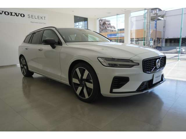 V60ウルトラ T6  AWD プラグインハイブリッド 4WD