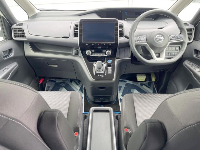 セレナ1.2 e-POWER ハイウェイスターV