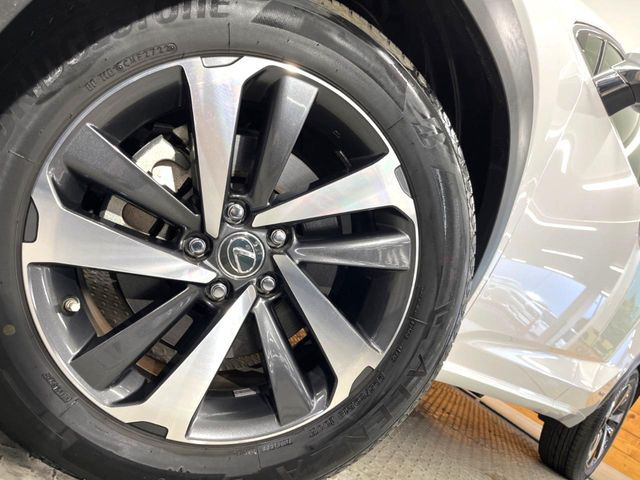 �y����18�C���`�A���~�z�C�[���z�O�ςɃ}�b�`���������A���~�z�C�[���𑕒����Ă���܂��B�e��ЊO�A���~�z�C�[����A�X�^�b�h���X�^�C�����戵�����Ă���܂��B���񂲑��k����������