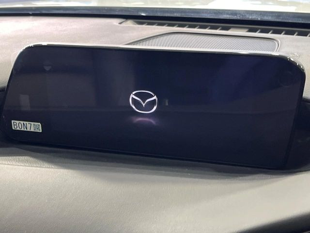 �y8.8�C���`�}�c�_�R�l�N�g�z�ԓ��̕��͋C�Ƀ}�b�`������^�f�B�X�v���C�B�X�}�z�ڑ��ł̃i�r�g�p��Bluetooth�Đ����A�l�X�ȋ@�\���y���߂܂��B�����I�ȃ_�C�������삪�\�ŁA�g��������ǍD�ł��B