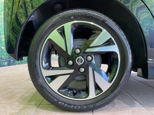 �y����15�C���`�A���~�z�C�[���z�O�ςɃ}�b�`���������A���~�z�C�[���𑕒����Ă���܂��B�e��ЊO�A���~�z�C�[����A�X�^�b�h���X�^�C�����戵�����Ă���܂��B���񂲑��k����������