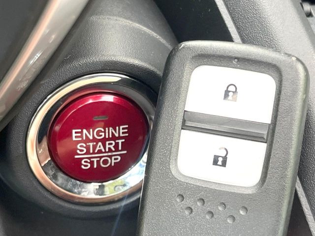 �yHonda�X�}�[�g�L�[�z�J�o����|�P�b�g�ɓ��ꂽ�܂܂ł��h�A�̎{���E�������\�ȃX�}�[�g�L�[�𑕔��B�G���W���̃I���E�I�t�����J�M�����o���K�v����������Ƃ��Ă��֗��ł���
