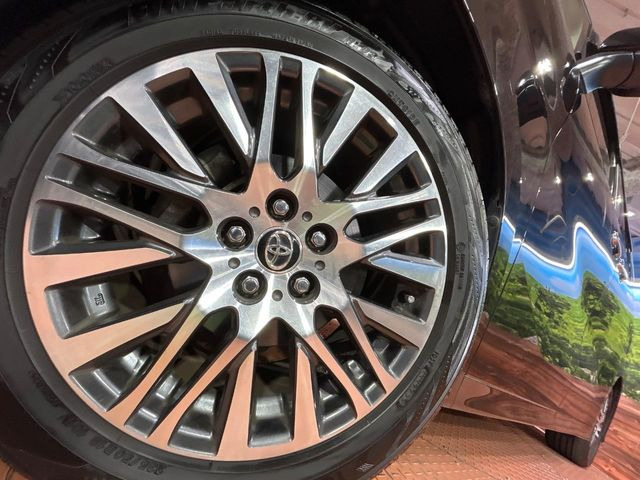 �y����18�C���`�A���~�z�C�[���z�O�ςɃ}�b�`�����A���~�z�C�[���𑕒����Ă���܂��B�e��A���~�z�C�[����A�X�^�b�h���X�^�C�����戵�����Ă���܂��B���񂲑��k����������