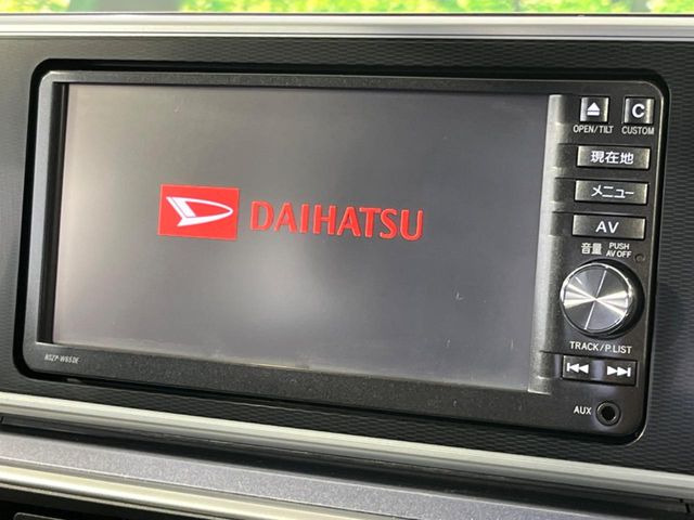 【純正ナビ】人気の純正ナビを装備しております。ナビの使いやすさはもちろん、オーディオ機能も充実!キャンプや旅行はもちろん、通勤や買い物など普段のドライブも楽しくなるはず♪