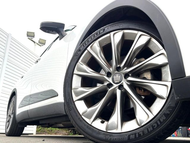 �y����21�C���`�A���~�z�C�[���z�O�ςɃ}�b�`���������A���~�z�C�[���𑕒����Ă���܂��B�e��ЊO�A���~�z�C�[����A�X�^�b�h���X�^�C�����戵�����Ă���܂��B���񂲑��k����������