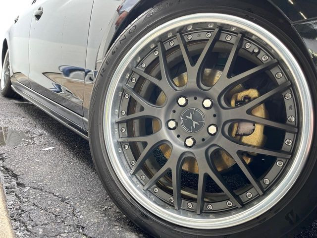 �y19�C���`�A���~�z�C�[���z�O�ςɃ}�b�`�����A���~�z�C�[���𑕒����Ă���܂��B�e��A���~�z�C�[����A�X�^�b�h���X�^�C�����戵�����Ă���܂��B���񂲑��k����������