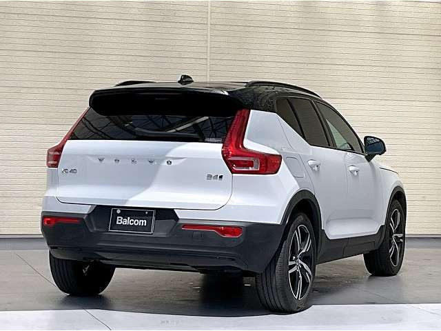 XC40B4 AWD Rデザイン 4WD