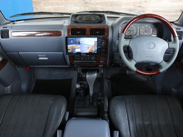 ランドクルーザープラド3.0 TX ディーゼル 4WD