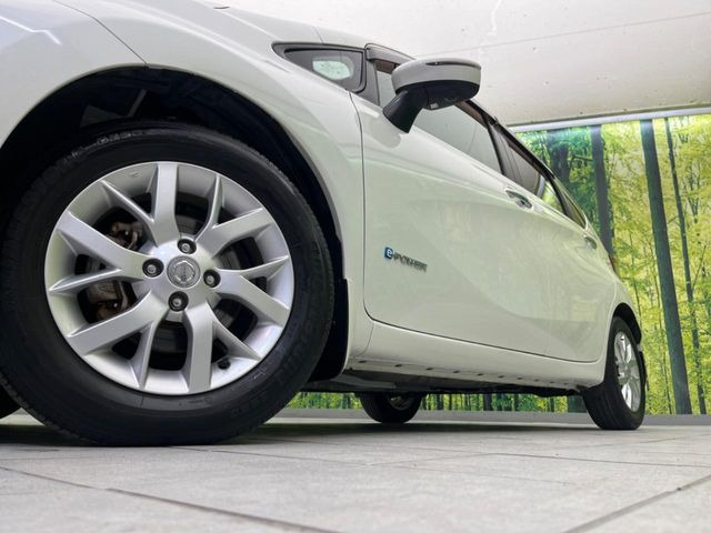 �y����15�C���`�A���~�z�C�[���z�O�ςɃ}�b�`���������A���~�z�C�[���𑕒����Ă���܂��B�e��ЊO�A���~�z�C�[����A�X�^�b�h���X�^�C�����戵�����Ă���܂��B���񂲑��k����������