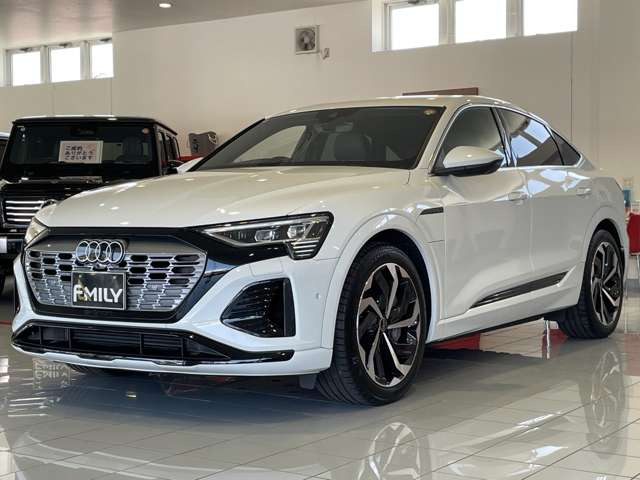 Q8スポーツバック e-tron55 クワトロ Sライン 4WD