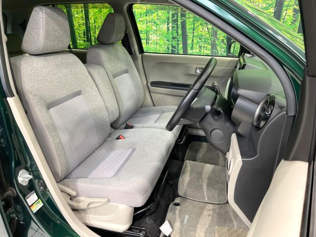 運転席シート廻りは使用感も少なく、良好な状態となっています。丁寧に使われていたことがよくわかりますね。