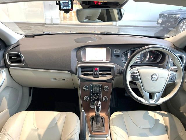 V40クロスカントリーD4 サマム ディーゼル
