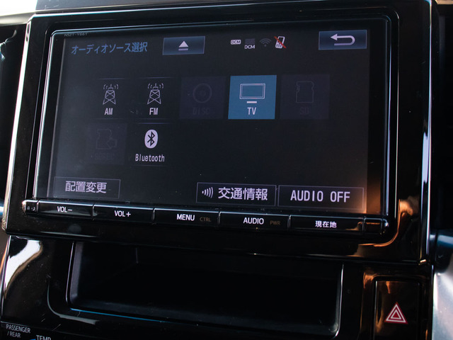 ���e�탁�f�B�A�Ή���CD&DVD�͂������Bluetooth��USB�ȂǂŃX�}�z���ɂ��ڑ��\!