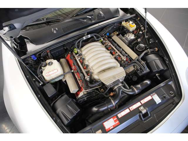 3.2L V�^8�C��DOHC�c�C���^�[�{�A370ps/50.0kgm�A�S��&times;�S��&times;�S��mm 4510&times;1822&times;1290mm�A�ԗ��d�� 1660kg