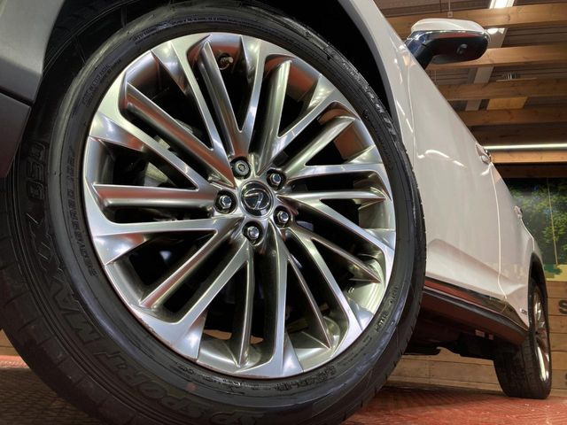 �y����20�C���`�A���~�z�C�[���z�O�ςɃ}�b�`���������A���~�z�C�[���𑕒����Ă���܂��B�e��ЊO�A���~�z�C�[����A�X�^�b�h���X�^�C�����戵�����Ă���܂��B���񂲑��k����������