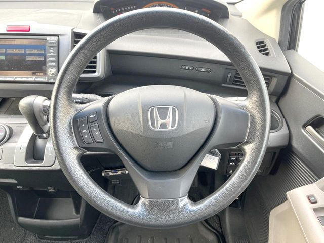 �y�X�e�A�����O�X�C�b�`�z�^�]���A�O������ڐ������炷���ƂȂ��A�I�[�f�B�I���̑��삪�\�ȕ֗��@�\!���S&���K�ȃh���C�u�����o���Ă���܂���