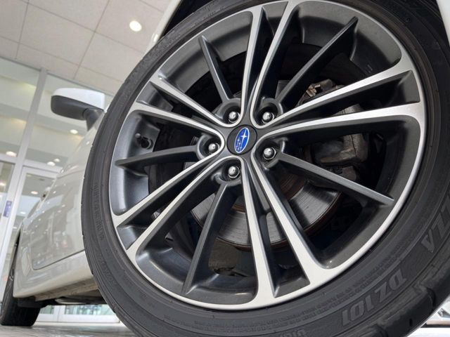 �y����17�C���`�A���~�z�C�[���z�O�ςɃ}�b�`���������A���~�z�C�[���𑕒����Ă���܂��B�e��ЊO�A���~�z�C�[����A�X�^�b�h���X�^�C�����戵�����Ă���܂��B���񂲑��k����������