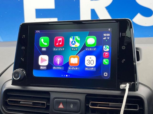 ��Apple Car Play:�X�}�z�Ƃ̗L���ڑ��ŁA�i�r�E�I�[�f�B�I�Đ��ȂǃX�}�z�̃A�v���@�\����ʂł��g����֗��@�\�ł�!