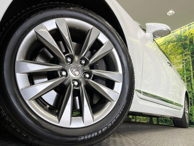 �y����18�C���`�A���~�z�C�[���z�O�ςɃ}�b�`���������A���~�z�C�[���𑕒����Ă���܂��B�e��ЊO�A���~�z�C�[����A�X�^�b�h���X�^�C�����戵�����Ă���܂��B���񂲑��k����������