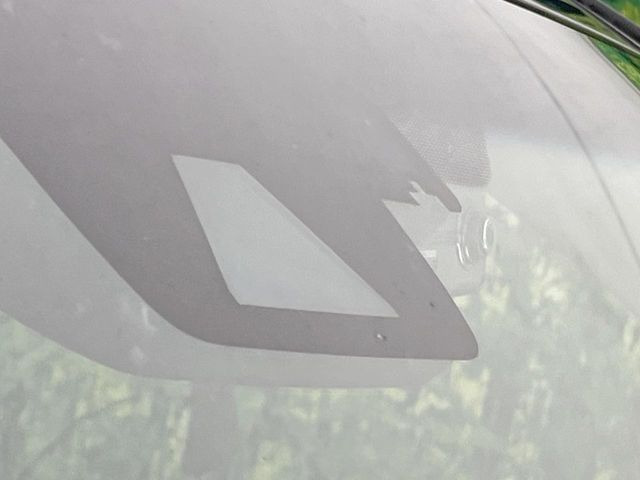 【トヨタセーフティセンス】走行中に前方の車両等を認識し、衝突しそうな時は警報とブレーキで衝突回避と被害軽減をアシスト。より安全にドライブをお楽しみいただけます。