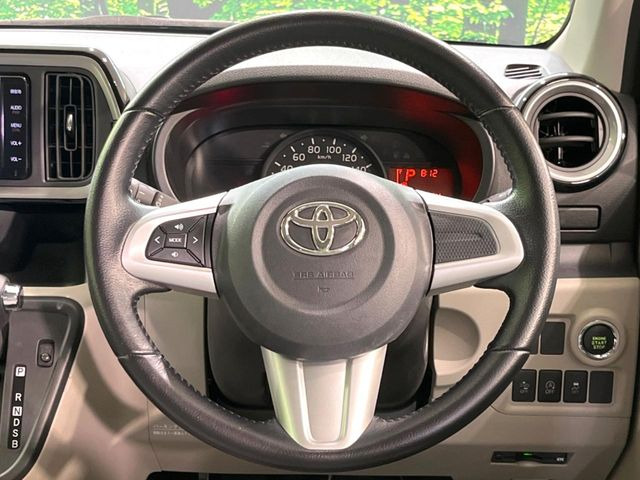 インテリアに合わせたデザインのステアリングは、運転される方のことも考え、運転しやすい形状、大きさです。是非一度、実際に触ってお確かめください。