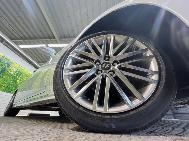�y����18�C���`�A���~�z�C�[���z�O�ςɃ}�b�`���������A���~�z�C�[���𑕒����Ă���܂��B�e��ЊO�A���~�z�C�[����A�X�^�b�h���X�^�C�����戵�����Ă���܂��B���񂲑��k����������