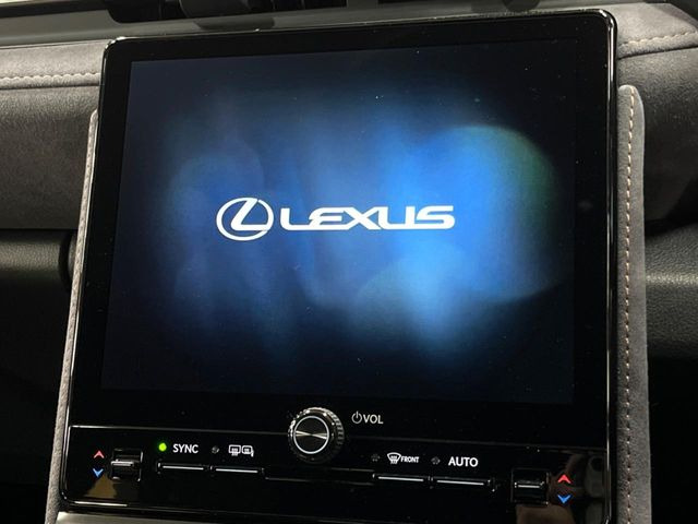�y9.8�C���` �f�B�X�v���C�I�[�f�B�I�z���ʂ̃f�B�X�v���C��AppleCarPlay��AndroidAuto�����p�\�B�傫�ȉ�ʂŃX�}�z�i�r�A�v���������p���������܂���