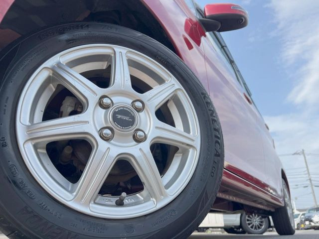�y�A���~�z�C�[���z�O�ςɃ}�b�`�����A���~�z�C�[���𑕒����Ă���܂��B�e��A���~�z�C�[����A�X�^�b�h���X�^�C�����戵�����Ă���܂��B���񂲑��k����������