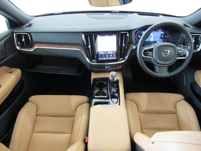 V60リチャージ PHEV T6 AWD アルティメット 4WD