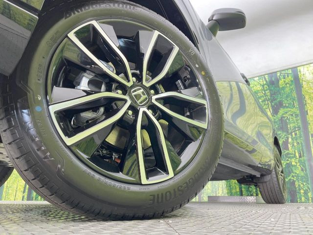 �y18�C���`�A���~�z�C�[���z�O�ςɃ}�b�`�����A���~�z�C�[���𑕒����Ă���܂��B�e��A���~�z�C�[����A�X�^�b�h���X�^�C�����戵�����Ă���܂��B���񂲑��k����������