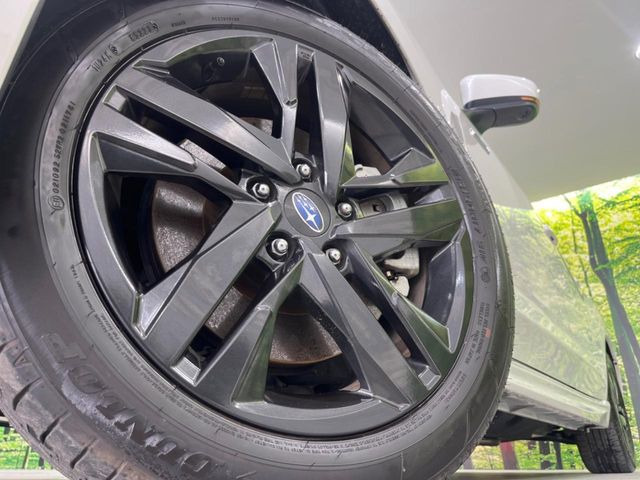�y����17�C���`�A���~�z�C�[���z�O�ςɃ}�b�`���������A���~�z�C�[���𑕒����Ă���܂��B�e��ЊO�A���~�z�C�[����A�X�^�b�h���X�^�C�����戵�����Ă���܂��B���񂲑��k����������