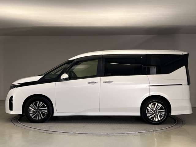 セレナ1.4 e-POWER ハイウェイスターV