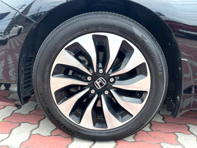 �y����17�C���`�A���~�z�C�[���z�O�ςɃ}�b�`���������A���~�z�C�[���𑕒����Ă���܂��B�e��ЊO�A���~�z�C�[����A�X�^�b�h���X�^�C�����戵�����Ă���܂��B���񂲑��k����������