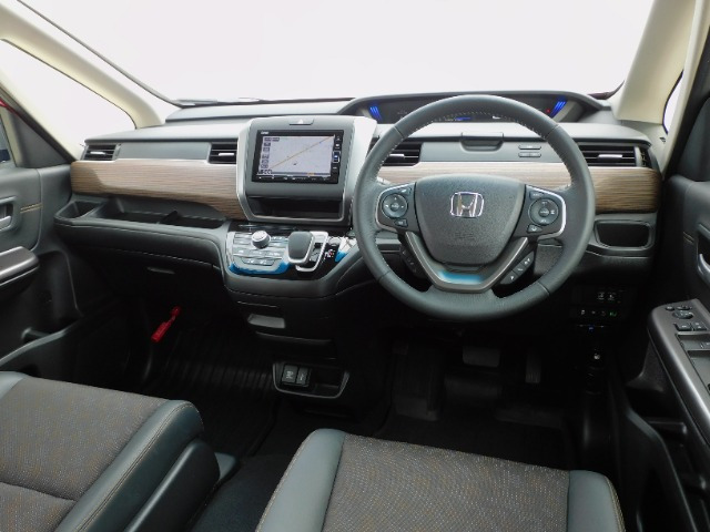 フリード1.5 ハイブリッド クロスター 4WD