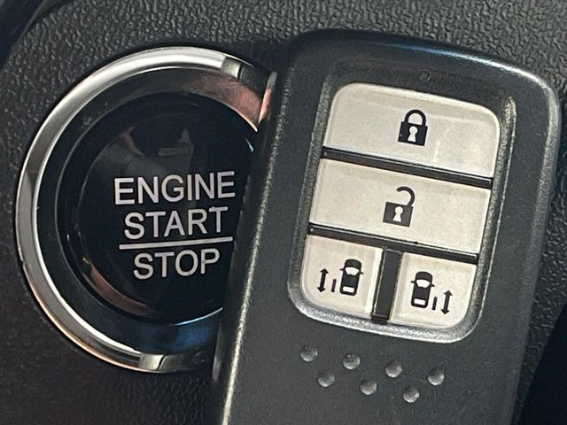 �yHonda�X�}�[�g�L�[�z�J�o����|�P�b�g�ɓ��ꂽ�܂܂ł��h�A�̎{���E�������\�ȃX�}�[�g�L�[�𑕔��B�G���W���̃I���E�I�t�����J�M�����o���K�v����������Ƃ��Ă��֗��ł���