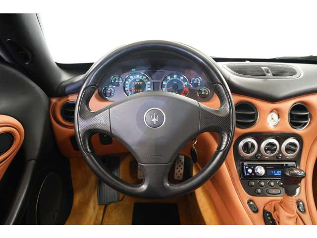3.2L V�^8�C���c�C���^�[�{�G���W�����ځB�� ���o��370ps�𔭐������A�����̍� ���ԂŏI��点�邱�ƂȂ���i���Ɨ��j����������ʂ�1��B