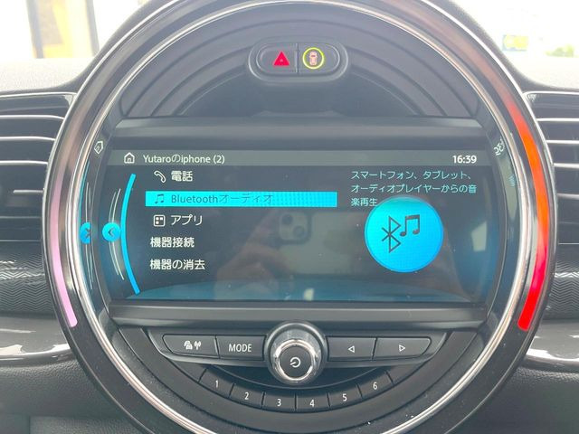 ��Bluetooth:���莝���̃X�}�[�g�t�H���ȂǂƐڑ����A�n���Y�t���[�ʘb��Տꊴ����~���[�W�b�N�Đ������y���݂��������܂��B�����ڑ��ł��̂Ŕς킵��������܂����