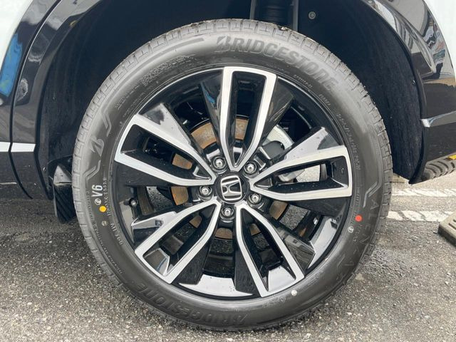 �y����18�C���`�z�C�[���z�O�ςɃ}�b�`���������A���~�z�C�[���𑕒����Ă���܂��B�e��ЊO�A���~�z�C�[����A�X�^�b�h���X�^�C�����戵�����Ă���܂��B���񂲑��k����������