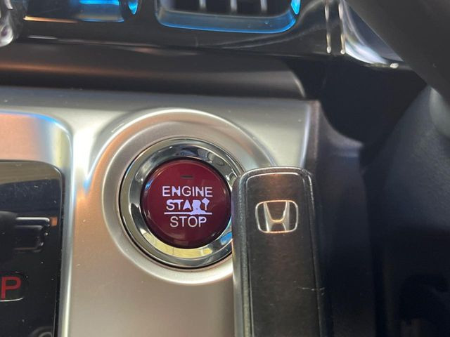 �yHonda�X�}�[�g�L�[�z�J�o����|�P�b�g�ɓ��ꂽ�܂܂ł��h�A�̎{���E�������\�ȃX�}�[�g�L�[�𑕔��B�G���W���̃I���E�I�t�����J�M�����o���K�v����������Ƃ��Ă��֗��ł���