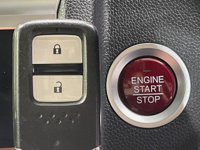 �yHonda�X�}�[�g�L�[�z�J�o����|�P�b�g�ɓ��ꂽ�܂܂ł��h�A�̎{���E�������\�ȃX�}�[�g�L�[�𑕔��B�G���W���̃I���E�I�t�����J�M�����o���K�v����������Ƃ��Ă��֗��ł���