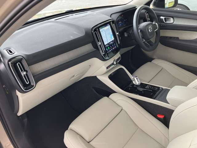 XC40ウルトラ B4 AWD ダークエディション 4WD