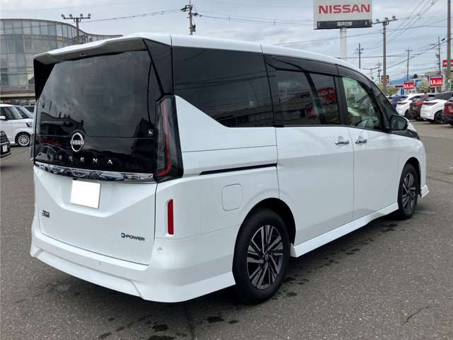 セレナ1.4 e-POWER ハイウェイスターV