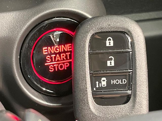 �yHonda�X�}�[�g�L�[�z�J�o����|�P�b�g�ɓ��ꂽ�܂܂ł��h�A�̎{���E�������\�ȃX�}�[�g�L�[�𑕔��B�G���W���̃I���E�I�t�����J�M�����o���K�v����������Ƃ��Ă��֗��ł���
