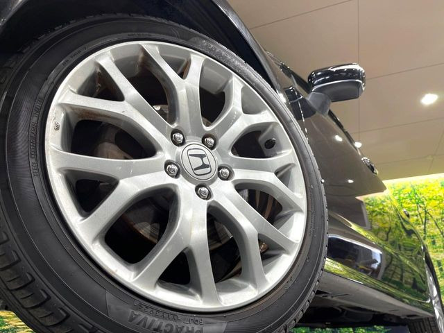 �y����18�C���`�A���~�z�C�[���z�O�ςɃ}�b�`���������A���~�z�C�[���𑕒����Ă���܂��B�e��ЊO�A���~�z�C�[����A�X�^�b�h���X�^�C�����戵�����Ă���܂��B���񂲑��k����������