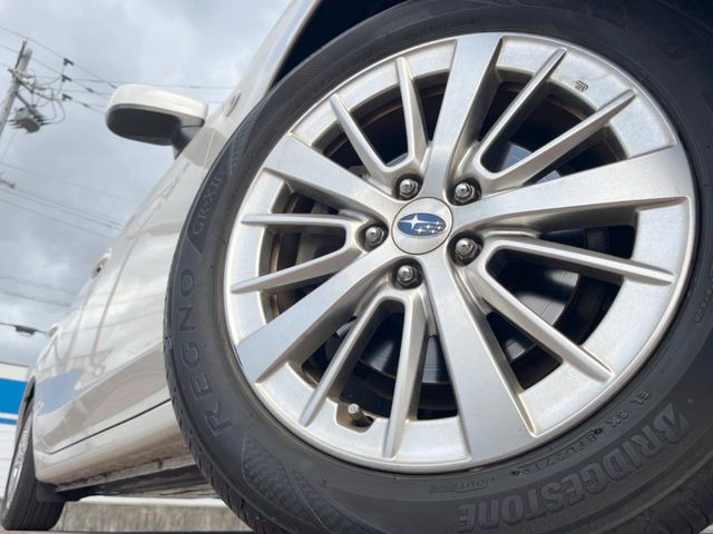 �y����16�C���`�A���~�z�C�[���z�O�ςɃ}�b�`���������A���~�z�C�[���𑕒����Ă���܂��B�e��ЊO�A���~�z�C�[����A�X�^�b�h���X�^�C�����戵�����Ă���܂��B���񂲑��k����������