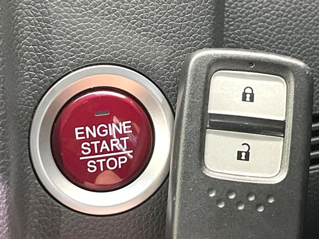 �yHonda�X�}�[�g�L�[�z�J�o����|�P�b�g�ɓ��ꂽ�܂܂ł��h�A�̎{���E�������\�ȃX�}�[�g�L�[�𑕔��B�G���W���̃I���E�I�t�����J�M�����o���K�v����������Ƃ��Ă��֗��ł���