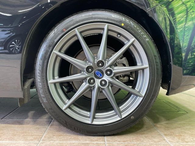 �y����18�C���`�A���~�z�C�[���z�O�ςɃ}�b�`���������A���~�z�C�[���𑕒����Ă���܂��B�e��ЊO�A���~�z�C�[����A�X�^�b�h���X�^�C�����戵�����Ă���܂��B���񂲑��k����������